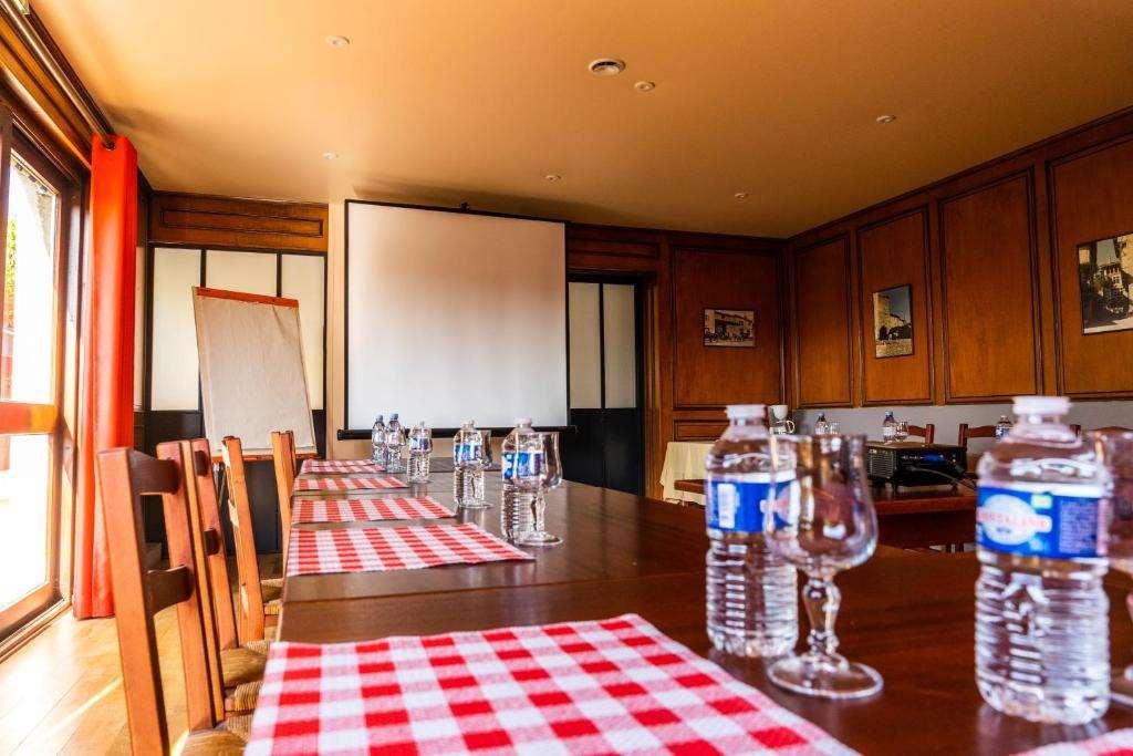 Hotel Newport Villefranche-sur-Saône Konforlar fotoğraf